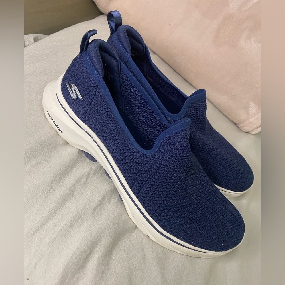 Skechers Women Slip-Ins: GO WALK Arch Fit 2.0 - Delara Wide Navy Womens Size 9.5